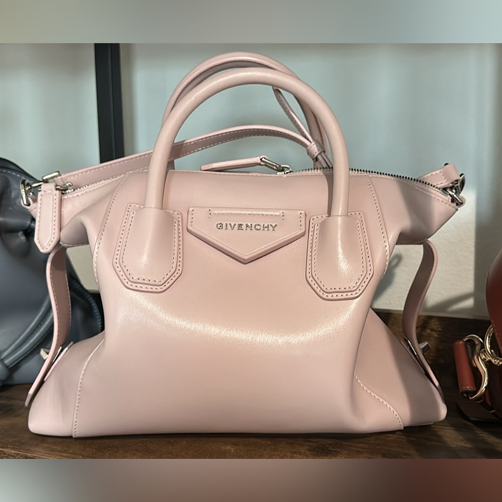 Givenchy Soft Antigona